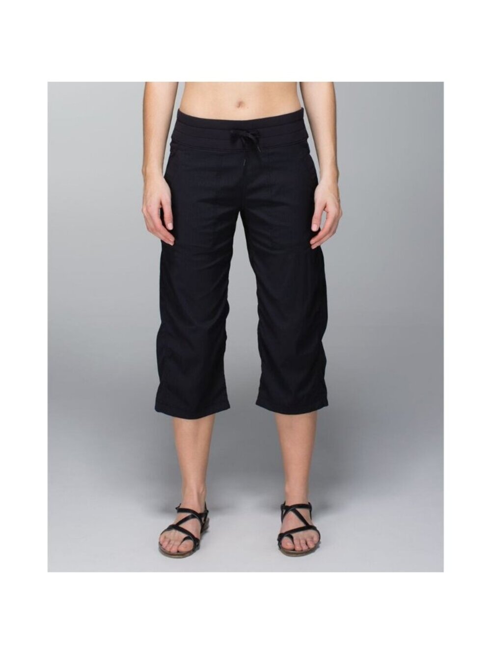 Lululemon Cropped Studio Black - Picture 3 of 8